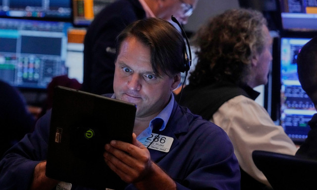 Οι πιέσεις Τραμπ στη Fed φέρνουν αναταράξεις στις αγορές και πίεση στα ομόλογα