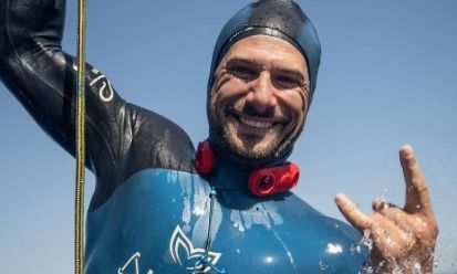 Πραγματικός Aquaman κράτησε την αναπνοή του κάτω από το νερό για 29 λεπτά και κατέρριψε ρεκόρ Γκίνες