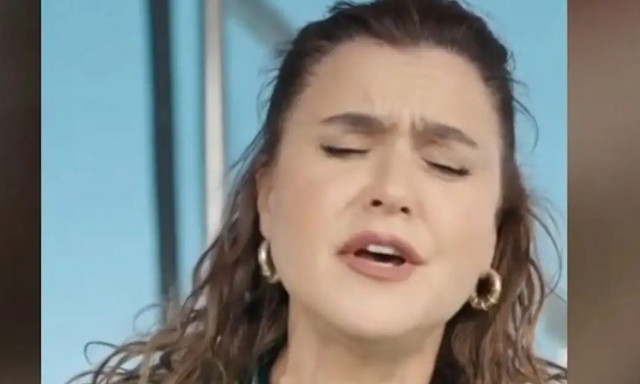 Τουρκάλα τραγουδίστρια ερμηνεύει το «Όλα σε θυμίζουν» σε άπταιστα ελληνικά και συγκινεί