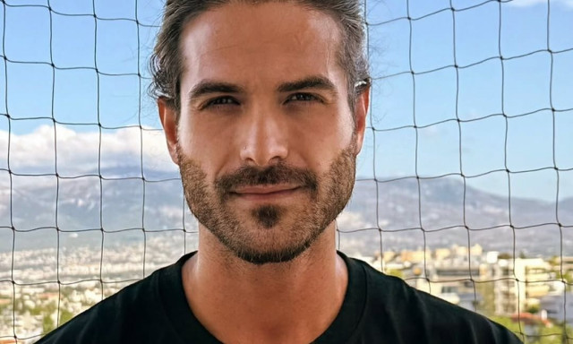 Άρης Μουγκοπέτρος: «Πηγαίνω καλύτερα, ευχαριστώ τον Θεό – Τελευταία στιγμή γλύτωσε το μάτι μου»