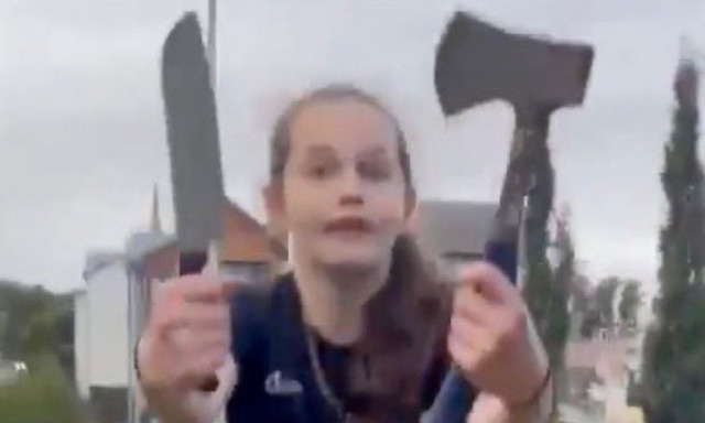 Σάλος στη Σκωτία: 14χρονη αμύνεται με τσεκούρι κατά επίδοξου βιαστή - Συνελήφθη η ίδια!