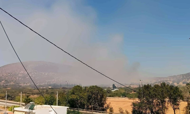 Φωτιά τώρα στην Κερατέα: Επιχειρούν εναέρια μέσα - Μήνυμα του 112 για απομάκρυνση προς Λαύριο