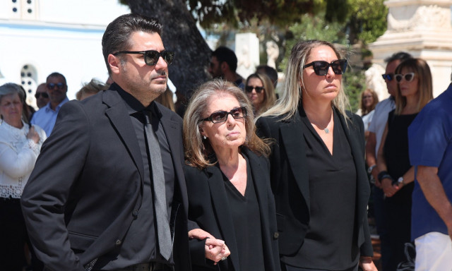 Λάμπρος Κωνσταντάρας: Η ανάρτηση μετά την κηδεία του πατέρα του, Δημήτρη - «Ήταν όλοι εκεί»