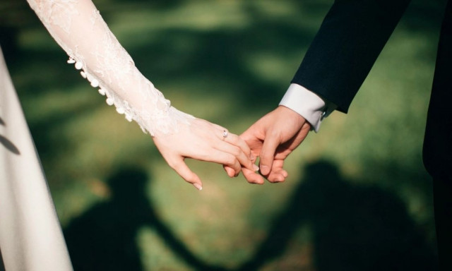 Ο τρόπος με τον οποίο ένα νιόπαντρο ζευγάρι κατάφερε να μαζέψει χρήματα για τον μήνα του μέλιτος