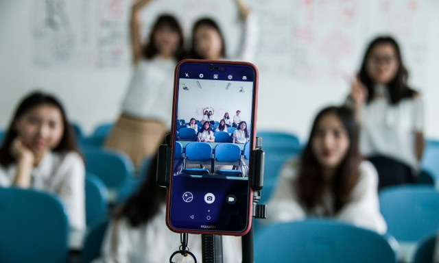 Νότια Κορέα: Απαγορεύονται τα κινητά τηλέφωνα στις σχολικές αίθουσες σε όλη τη χώρα