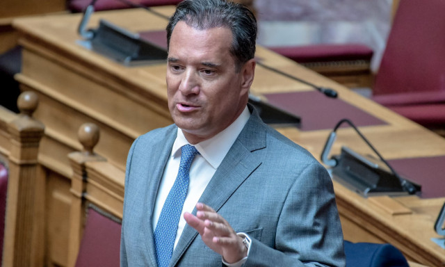 Καυγάς στη Βουλή: «Είστε πολιτικοί ψεύτες και απατεώνες που ζείτε πάνω στη μιζέρια των ανθρώπων»