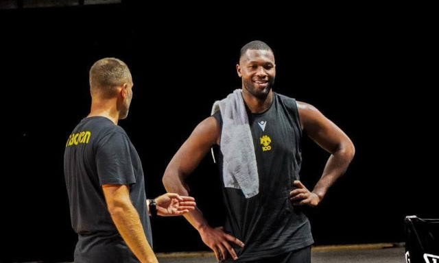 AEK: Στη SUNEL Arena ο ΡαϊΚουάν Γκρέι, ενσωματώθηκε στην προετοιμασία των «κιτρινόμαυρων» (βιντεο)