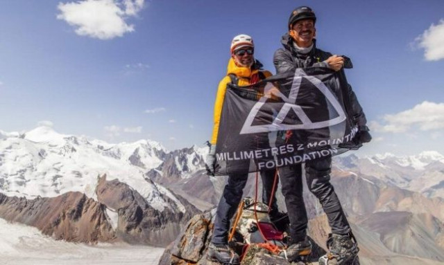 Αθλητής ράγκμπι που έμεινε τετραπληγικός «κατέκτησε» κορυφή αχαρτογράφητου βουνού