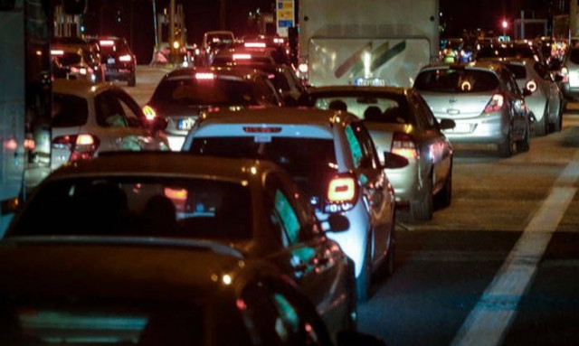 Τροχαίο ατύχημα στην Ποσειδώνος - Με δυσκολία η κυκλοφορία