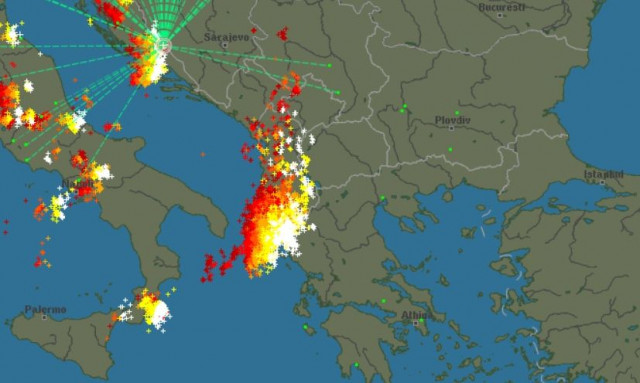 Καιρός: «Θύελλα» καταιγίδων  - Ποιες περιοχές κινδυνεύουν από το οργανωμένο σύστημα