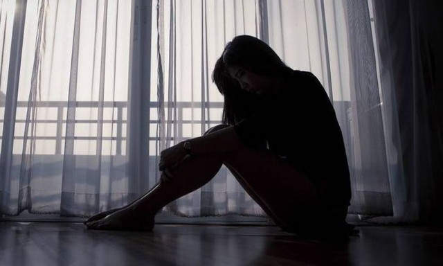 25χρονη ζούσε εφιάλτη στα χέρια του συντρόφου της – Την χτυπούσε και την ανάγκαζε να εκδίδεται