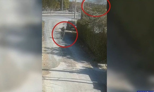 Παλλήνη: Βίντεο από τη στιγμή που ο 62χρονος φερόμενος εμπρηστής απομακρύνεται από το σημείο