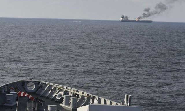 Ερυθρά Θάλασσα: Αναφορές ότι πλοίο δέχτηκε βλήμα