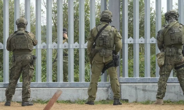 Προειδοποίηση φον ντερ Λάιεν: Η Πολωνία αντιμετωπίζει υβριδικές επιθέσεις