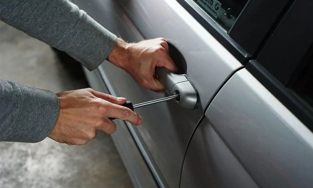 Συνελήφθησαν μέλη σπείρας που διέπραττε κλοπές αυτοκίνητων σε περιοχές της Νοτιοανατολικής Αττική