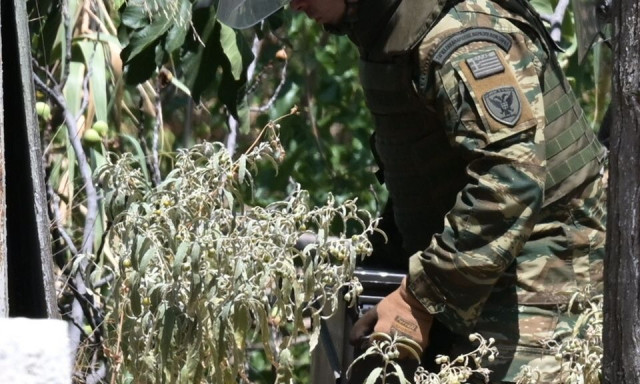 Φθιώτιδα: Οι εργασίες στο κτήριο «έβγαλαν« δύο χειροβομβίδες - Ειδική ομάδα του στρατού στο σημείο