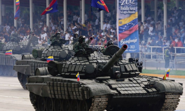 Αυξάνεται η ένταση: 25.000 στρατιώτες ανέπτυξε ο Μαδούρο στις ακτές και τα σύνορα της Βενεζουέλας