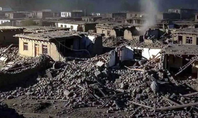 Τραγωδία χωρίς τέλος στο Αφγανιστάν: Πάνω από 800 νεκροί από τον σεισμό