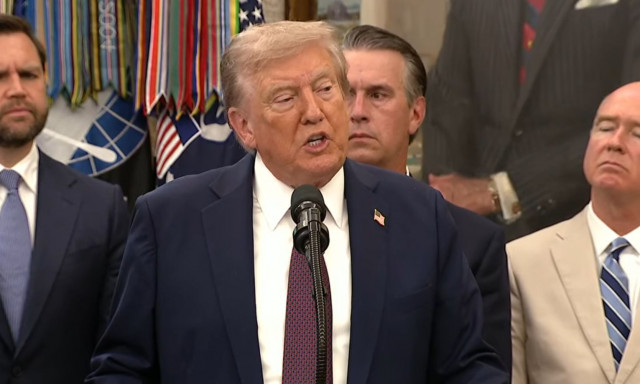 Ο Τραμπ  είναι... ζωντανός και μίλησε για όλα στο Οβάλ γραφείο