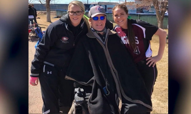 Υπεβλήθη σε σπάνια χειρουργική επέμβαση για να συνοδεύσει την κόρη του στον γάμο της