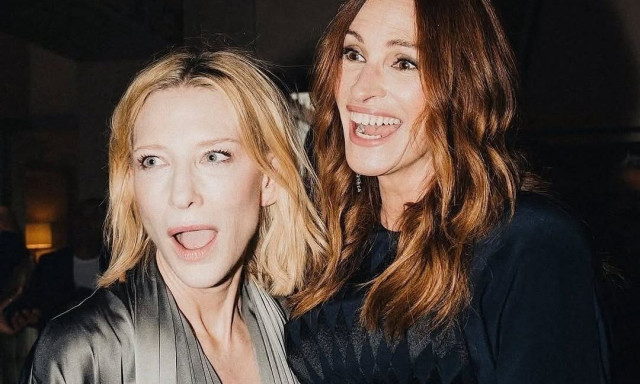 Λάμψη στη Βενετία – Η ξαφνική συνάντηση της Τζούλια Ρόμπερτς με την Κέιτ Μπλάνσετ