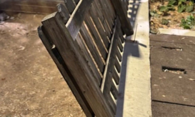 Εικόνες εγκατάλειψης και κινδύνου σε παιδότοπο του Ρεθύμνου