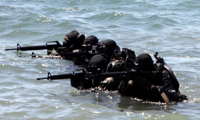 Χίος: Πώς κατάφερε να κολυμπήσει με χειροπέδες ο Τούρκος δραπέτης;