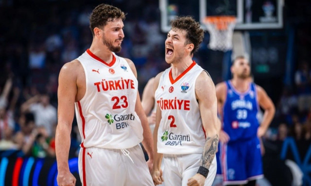 Eurobasket 2025: Ματσάρα στη Ρίγα, η Τουρκία «λύγισε» τη Σερβία και πήρε την πρωτιά