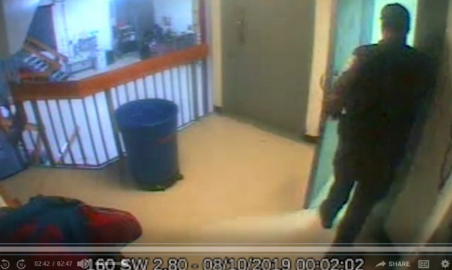 Τζέφρεϊ Επστάιν: Αποκαλύφθηκε το «χαμένο» λεπτό από τη νύχτα της αυτοκτονίας στη φυλακή - Δείτε το