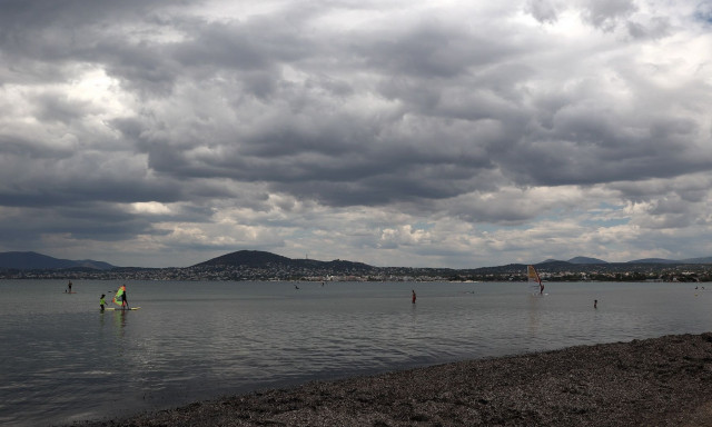 Καιρός:Επιστρέφουν οι βροχές– Σε ποιες περιοχές θα είναι έντονα τα φαινόμενα – Στα ύψη η θερμοκρασία