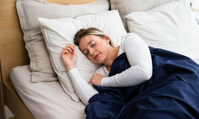 Ειδικός εξηγεί πώς να σταματήσετε να υποφέρετε από αϋπνία και να βελτιώσετε τον ύπνο σας