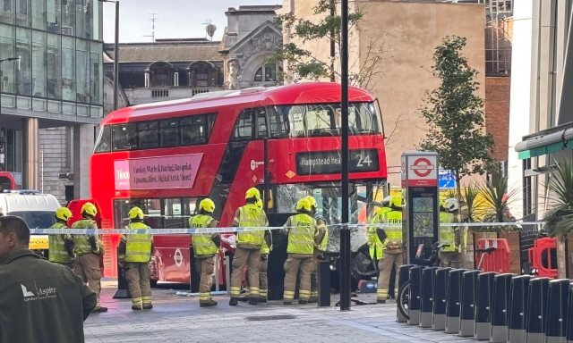 Αγγλία: Λεωφορείο έπεσε σε πλήθος ανθρώπων σε πολυσύχναστο δρόμο του Λονδίνου