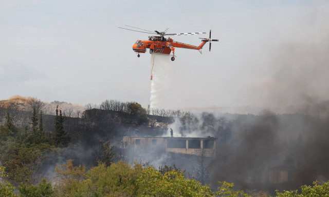 Θεσσαλονίκη: Σε ύφεση η φωτιά σε δασική έκταση κοντά στον Χορτιάτη