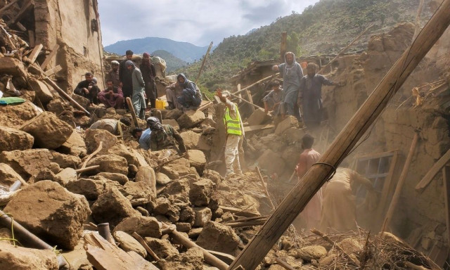 Αυξήθηκε ο αριθμός των νεκρών στο Αφγανιστάν: 2.200 άνθρωποι σκοτώθηκαν από τον φονικό σεισμό