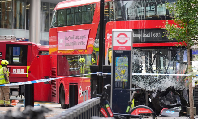 Λονδίνο: 17 τραυματίες από το λεωφορείο που έπεσε σε πλήθος - «Συγκλονιστικό περιστατικό»