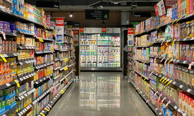 Σουηδία: Προσωρινή μείωση του ΦΠΑ στο μισό από το 2026 στα τρόφιμα