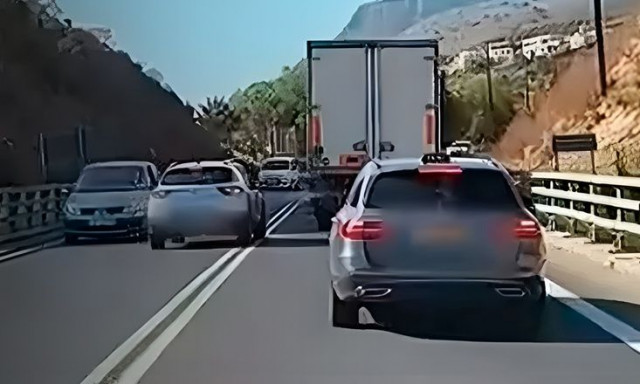 ΒΟΑΚ – Τρομακτικό βίντεο: Μπήκε στο αντίθετο ρεύμα και έκανε τριπλή προσπέραση