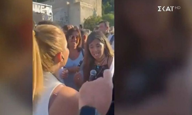 Στέλιος Καζαντζίδης: Αργεντινοί τραγουδούν το «Υπάρχω» έξω από το Καλλιμάρμαρο