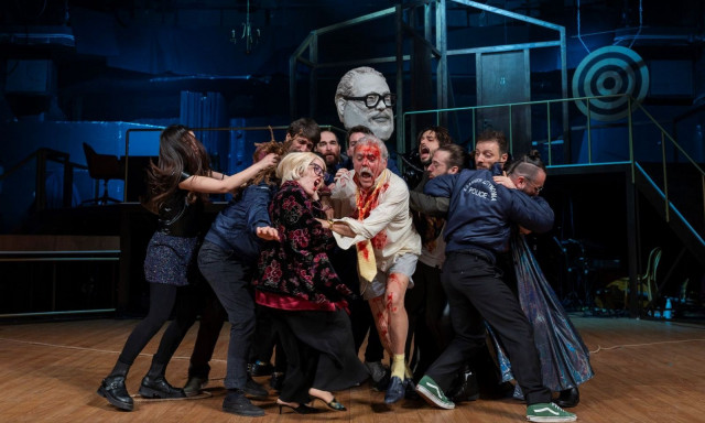 Δημοτικό Θέατρο Πειραιά: Επιστρέφει το «Merde» για να λύσει τις απορίες μας για το θέατρο