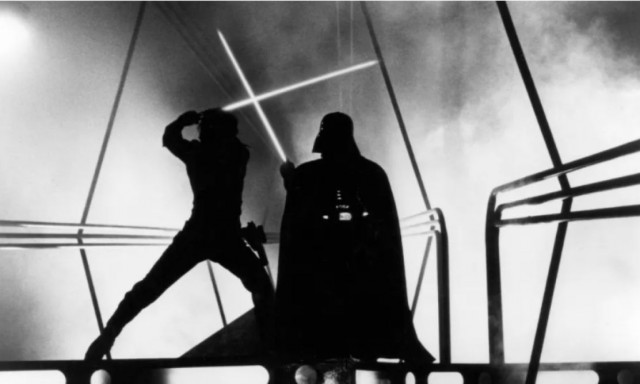 Έσπασε όλα τα ρεκόρ το φωτόσπαθο του Darth Vader σε δημοπρασία στο Λος Αντζελες