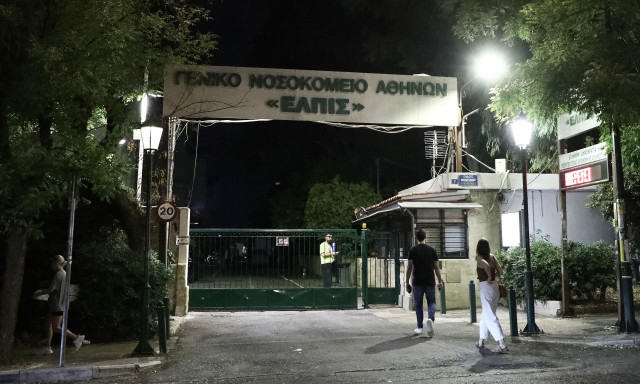 Λήξη συναγερμού για τον άνδρα που απειλούσε να πέσει στο κενό στο νοσοκομείο ΕΛΠΙΣ