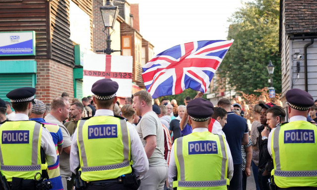 Η βρετανική οικονομία οδεύει προς τον γκρεμό: Εφιάλτης επιστροφής στο ΔΝΤ;