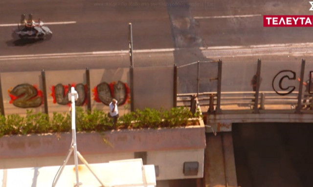 Λήξη συναγερμού στον Κηφισό: Κατέβηκε ο άνδρας που απειλούσε να αυτοκτονήσει