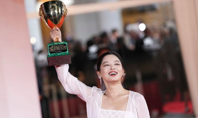 Φεστιβάλ Βενετίας:Στη Σιν Ζιλέι και τον Τόνι Σερβίλο τα βραβεία πρώτου γυναικείου και ανδρικού ρόλου