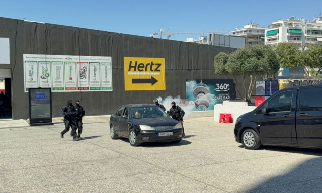 Εντυπωσίασε η επίδειξη των ΕΚΑΜ στην 89η ΔΕΘ – Καταρρίχηση, κρότου λάμψης και απελευθέρωση ομήρου