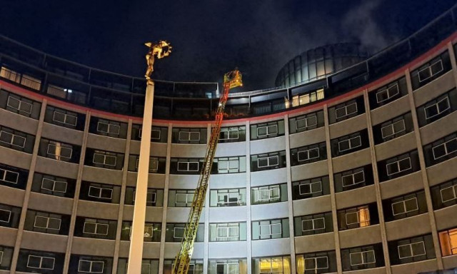 Λονδίνο: Μεγάλη πυρκαγιά σε εννιαώροφο κτίριο στο White City