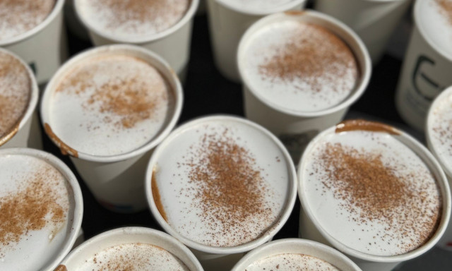 ΔΕΘ 2025 – Θεσσαλονίκη: Έμπειροι baristas έφτιαξαν φραπέ ...μπουγάτσα