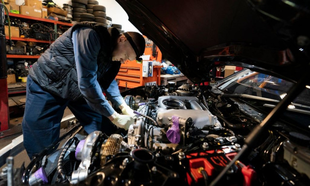 «Μη ρεαλιστικοί» οι στόχοι της ΕΕ για την αυτοκινητοβιομηχανία, λέει ο επικεφαλής της Stellantis