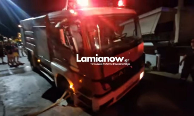 Λαμία: Ο δρόμος «κατάπιε» πυροσβεστικό όχημα - Βίντεο