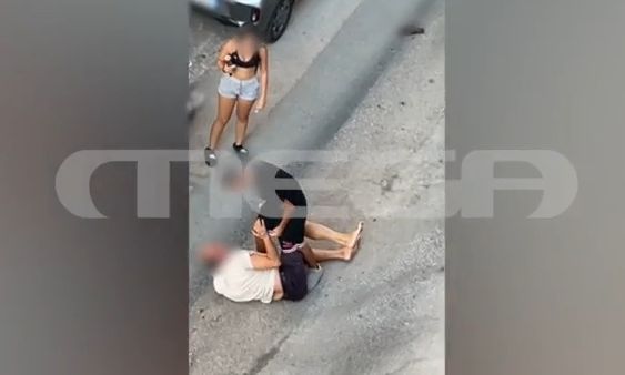 Κρήτη: Σοκαριστικό βίντεο - Ανήλικος ξυλοκόπησε ηλικιωμένο στη μέση του δρόμου